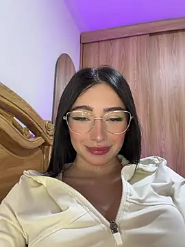 Maddy Jones online show from 04-17-26, 03:31