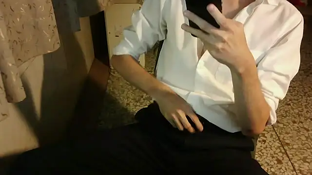 Snapshot of KYU890428 chatting on 07-17-26, 04:34 KYU890428 online show from 07-17-26, 04:34
