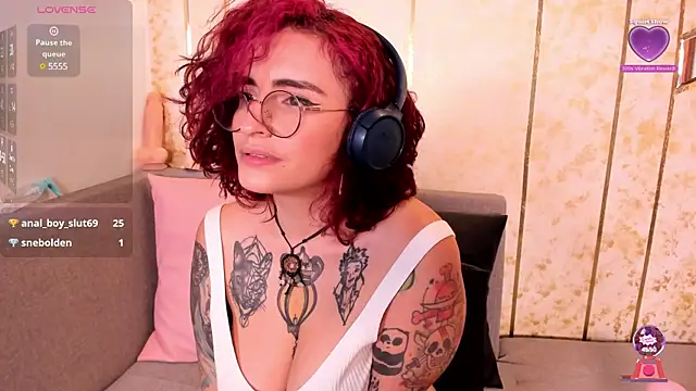 Snapshot of catalehia_moonlight chatting on 03-05-25, 07:49 catalehia moonlight online show from 03-05-25, 07:49