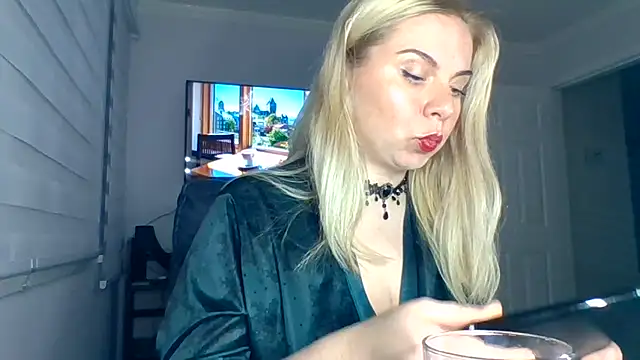 HappyIva online show from 10-23-25, 01:16