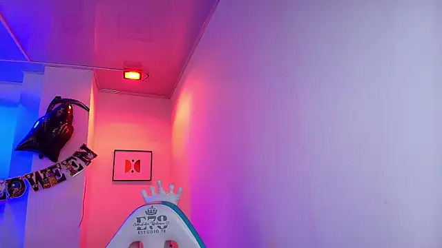 Snapshot of Arianna_sweeet chatting on 10-28-25, 03:32 Arianna sweeet online show from 10-28-25, 03:32