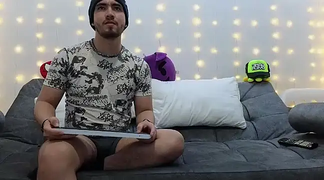 Snapshot of ErickBrant chatting on 01-28-25, 02:11 ErickBrant online show from 01-28-25, 02:11