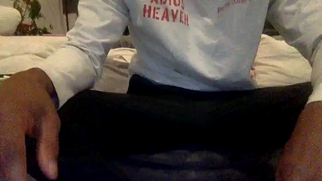 Snapshot of mileshighclub420 chatting on 01-04-25, 06:30 mileshighclub420 online show from 01-04-25, 06:30