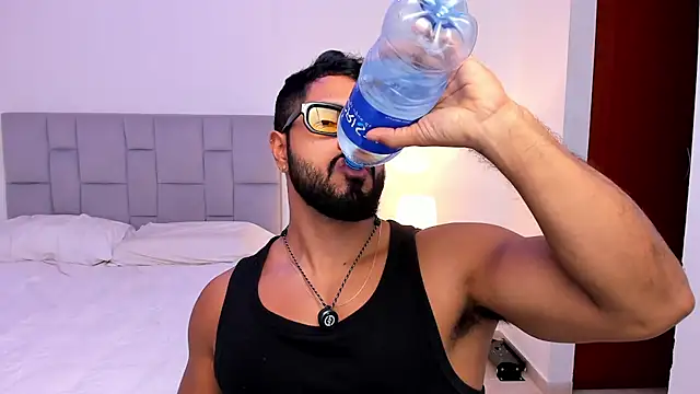 Santiago huntt online show from 04-17-26, 09:07