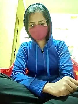 Snapshot of Pooja_cut chatting on 01-25-25, 04:35 Pooja cut online show from 01-25-25, 04:35