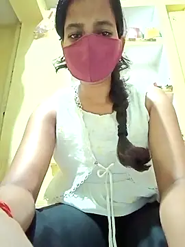 Snapshot of Pooja_cut chatting on 09-11-25, 04:40 Pooja cut online show from 09-11-25, 04:40