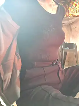 Snapshot of Barbie_183 chatting on 01-16-25, 09:37 Barbie 183 online show from 01-16-25, 09:37