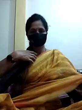 Snapshot of priyancyfun chatting on 02-14-25, 01:13 priyancyfun online show from 02-14-25, 01:13