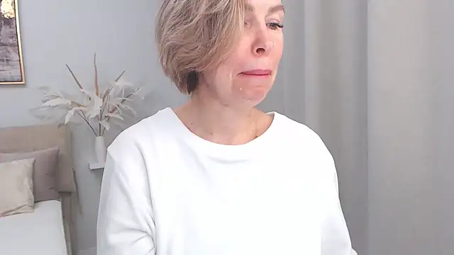 Snapshot of AnnyUBright chatting on 01-12-25, 01:37 AnnyUBright online show from 01-12-25, 01:37