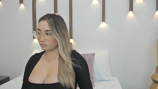 Snapshot of antonella_cutie_ chatting on 02-10-25, 12:08 antonella cutie online show from 02-10-25, 12:08