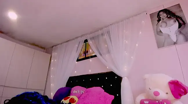 Snapshot of Aliana_Ross chatting on 03-01-25, 11:50 Aliana Ross online show from 03-01-25, 11:50