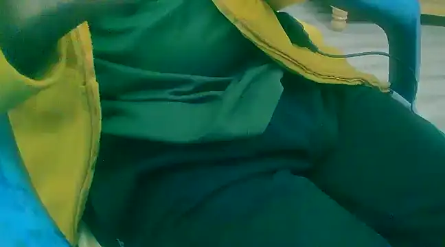 Snapshot of chandni89 chatting on 01-11-25, 04:25 chandni89 online show from 01-11-25, 04:25