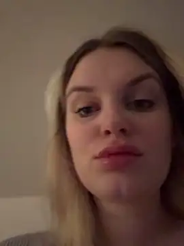 shiny bunnyyy online show from 01-18-25, 05:10