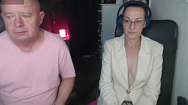 Snapshot of boeslaboes1 chatting on 12-14-25, 02:28 boeslaboes1 online show from 12-14-25, 02:28