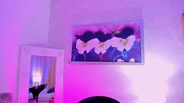 Snapshot of VeronicaOlson_ chatting on 02-08-25, 12:17 VeronicaOlson online show from 02-08-25, 12:17