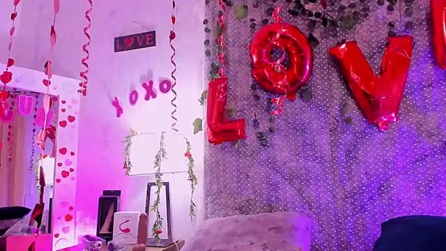 Snapshot of VeronicaOlson_ chatting on 02-14-25, 04:47 VeronicaOlson online show from 02-14-25, 04:47