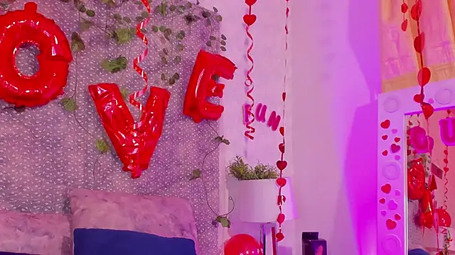 Snapshot of VeronicaOlson_ chatting on 02-15-25, 05:51 VeronicaOlson online show from 02-15-25, 05:51