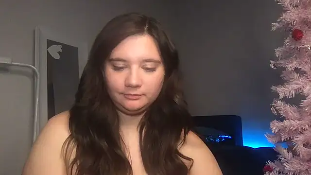 Snapshot of kylienotjenner chatting on 02-09-25, 01:56 kylienotjenner online show from 02-09-25, 01:56