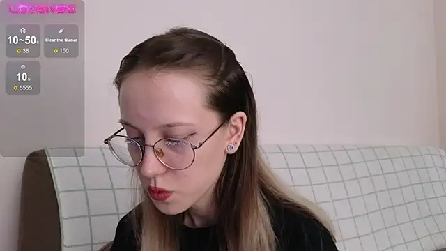 Snapshot of MaryBliss chatting on 12-15-25, 12:26 MaryBliss online show from 12-15-25, 12:26