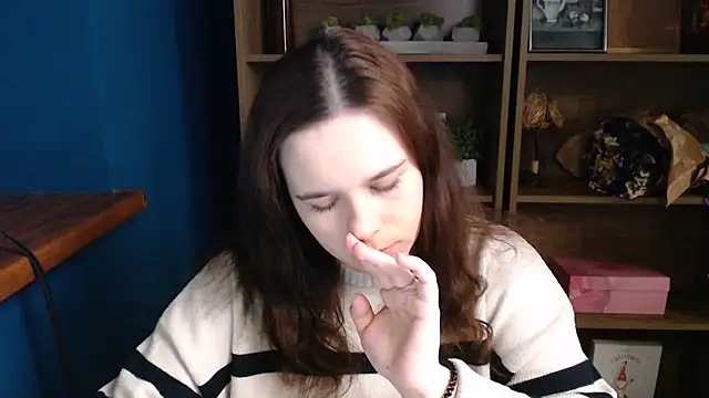 mini girly online show from 12-17-25, 01:17