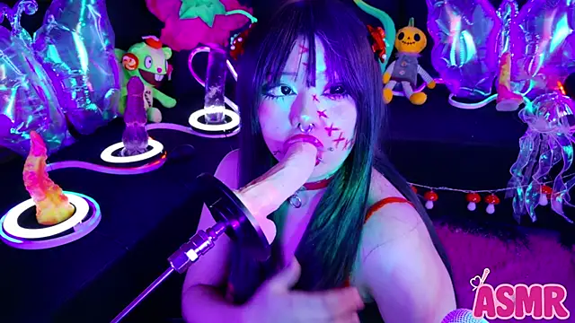 LaytonBox online show from 11-18-25, 04:22