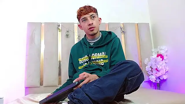 Axel tay online show from 10-23-25, 03:28