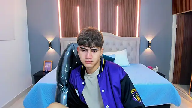 Tommy18   online show from 11-07-25, 03:28