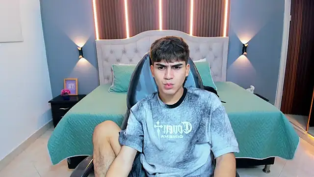 Tommy18   online show from 02-18-26, 03:24