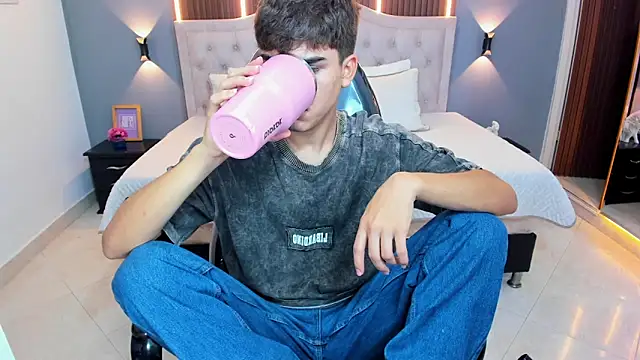 Tommy18   online show from 02-21-26, 03:29