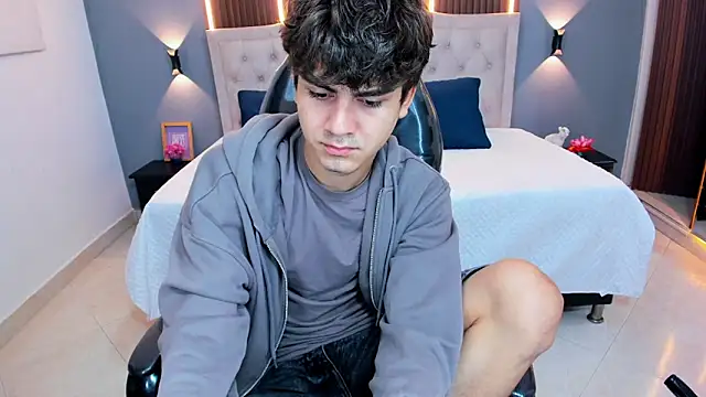 Tommy18   online show from 04-11-26, 03:33