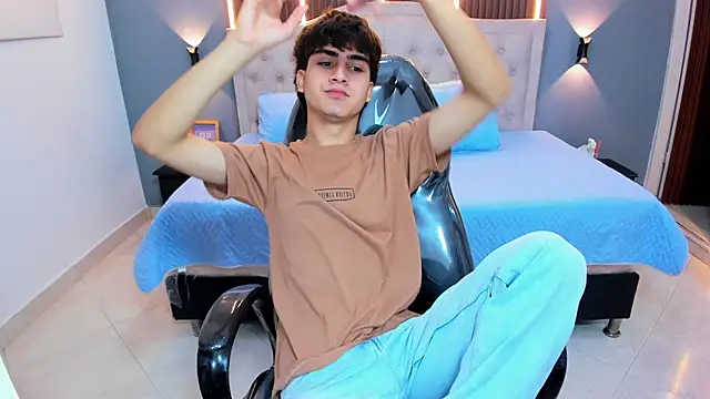 Tommy18   online show from 04-26-26, 03:26