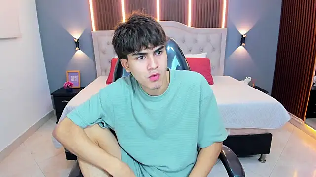 Tommy18   online show from 04-28-26, 03:22