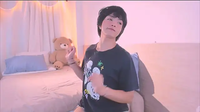 AllanYong18 online show from 12-16-25, 07:46