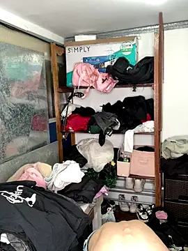 Snapshot of NubeZea chatting on 10-29-25, 04:26 NubeZea online show from 10-29-25, 04:26