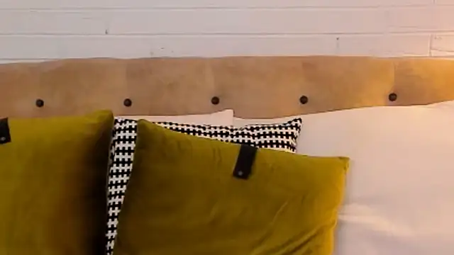 Snapshot of SarahGrays chatting on 11-17-25, 05:30 SarahGrays online show from 11-17-25, 05:30