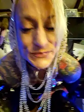 Snapshot of MissParadise40 chatting on 11-04-25, 11:37 MissParadise40 online show from 11-04-25, 11:37