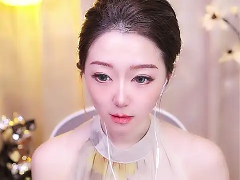 Snapshot of Zoe-99 chatting on 03-05-25, 02:45 Zoe-99 online show from 03-05-25, 02:45