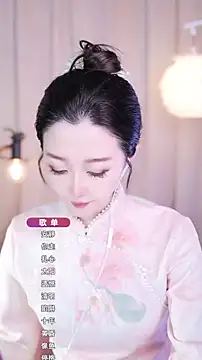 Snapshot of Zoe-99 chatting on 09-10-25, 07:41 Zoe-99 online show from 09-10-25, 07:41