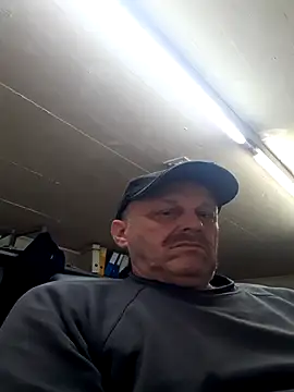 Snapshot of Schwach041967 chatting on 04-22-26, 04:08 Schwach041967 online show from 04-22-26, 04:08
