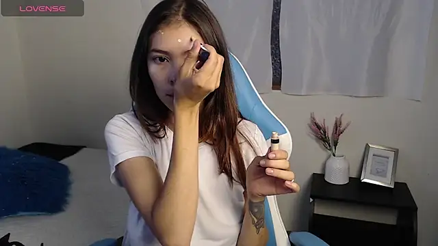 Snapshot of Aleska_Miami chatting on 03-21-25, 03:02 Aleska Miami online show from 03-21-25, 03:02