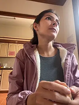 Snapshot of Aleska_Miami chatting on 09-22-25, 01:46 Aleska Miami online show from 09-22-25, 01:46