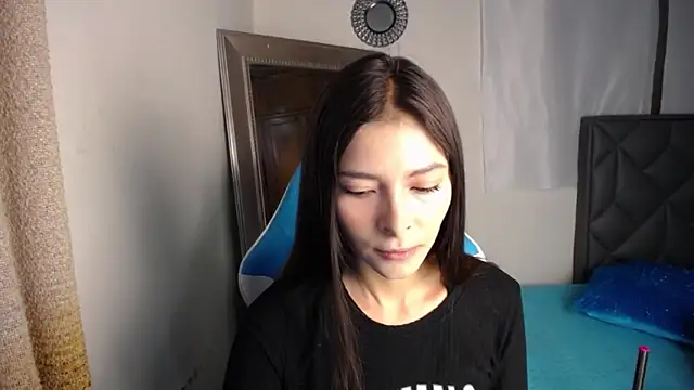 Snapshot of Aleska_Miami chatting on 10-20-25, 02:39 Aleska Miami online show from 10-20-25, 02:39