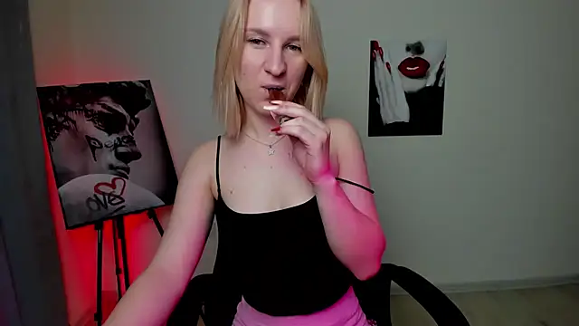 Snapshot of BeautyBlondy chatting on 01-12-25, 06:17 BeautyBlondy online show from 01-12-25, 06:17