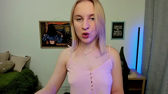 Snapshot of BeautyBlondy chatting on 01-30-25, 08:10 BeautyBlondy online show from 01-30-25, 08:10