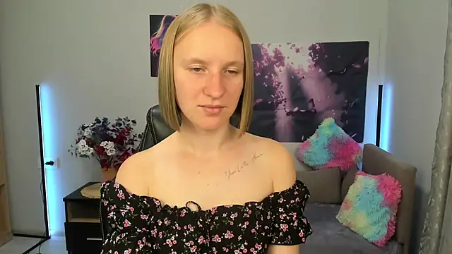 Snapshot of BeautyBlondy chatting on 09-11-25, 12:05 BeautyBlondy online show from 09-11-25, 12:05