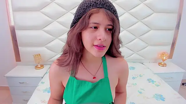 Snapshot of MiaQueen021 chatting on 01-27-25, 06:20 MiaQueen021 online show from 01-27-25, 06:20