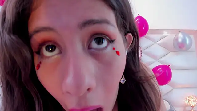 Snapshot of MiaQueen021 chatting on 03-21-25, 04:18 MiaQueen021 online show from 03-21-25, 04:18