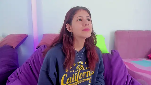 Snapshot of MiaQueen021 chatting on 09-23-25, 02:09 MiaQueen021 online show from 09-23-25, 02:09