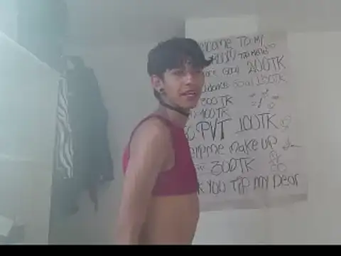 Snapshot of boysLittle chatting on 01-19-25, 09:34 boysLittle online show from 01-19-25, 09:34