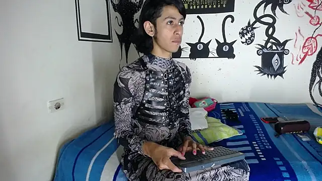 Snapshot of boysLittle chatting on 10-24-25, 02:30 boysLittle online show from 10-24-25, 02:30